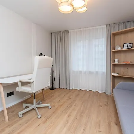 아파트 Two-story Urban Gem