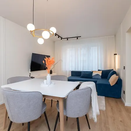 아파트 Two-story Urban Gem *