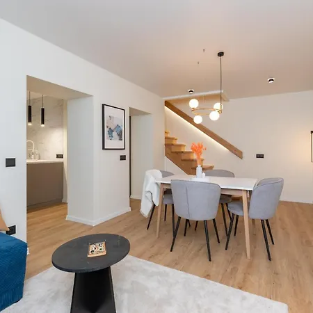 Two-story Urban Gem