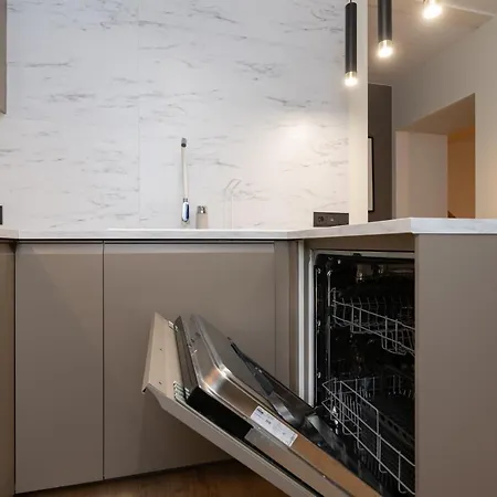 아파트 Two-story Urban Gem