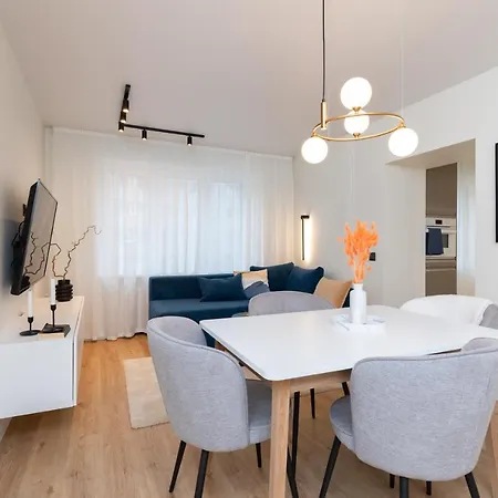 Two-story Urban Gem 아파트 탈린