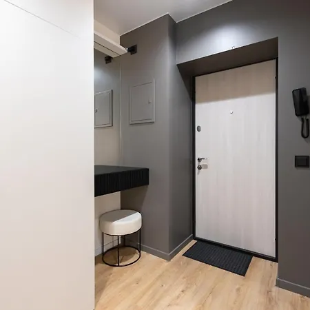 아파트 Two-story Urban Gem *